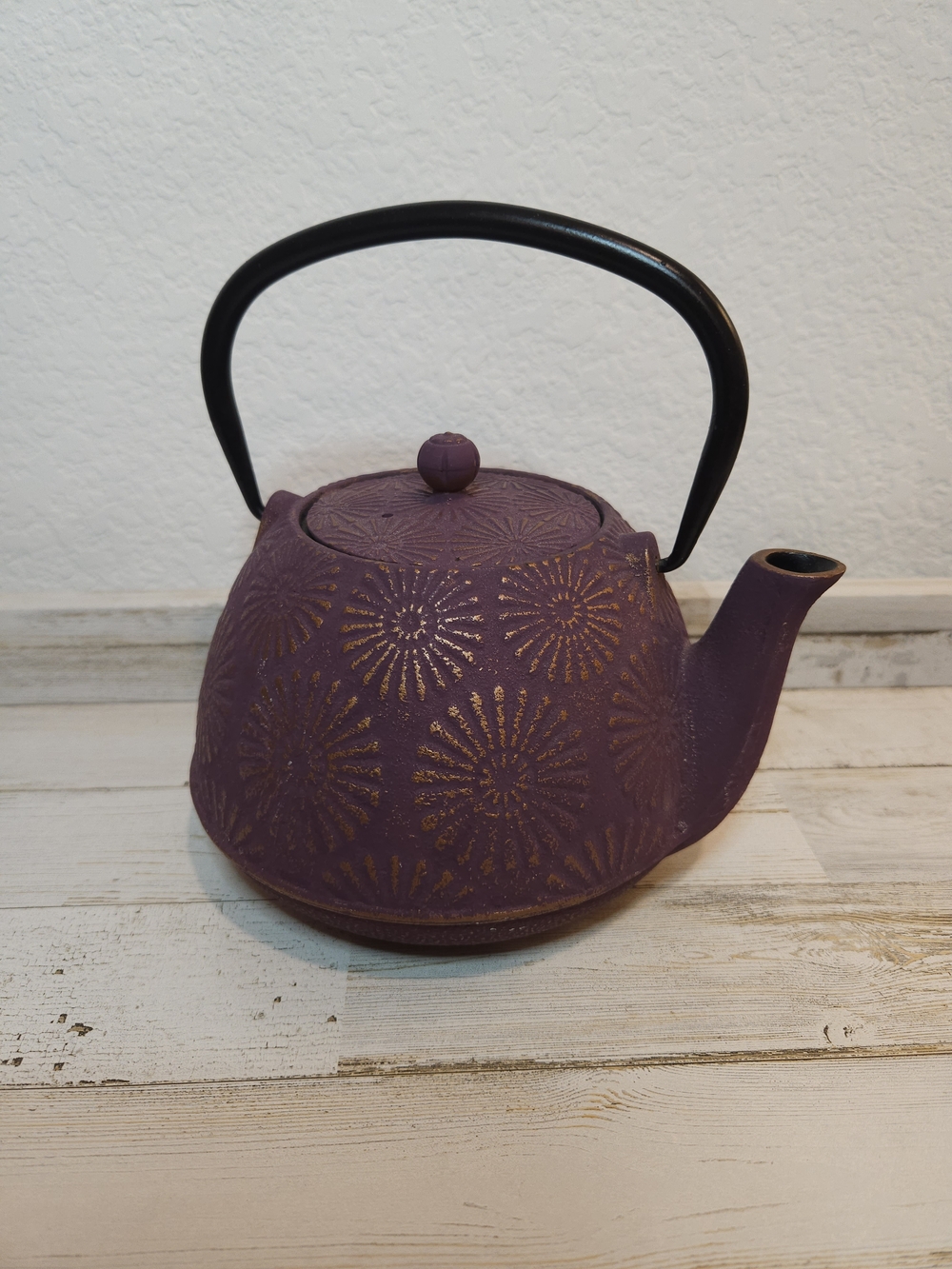 New - Purple & Gold Daisy Flower Japanese Style Iron Tea Pot 40 oz